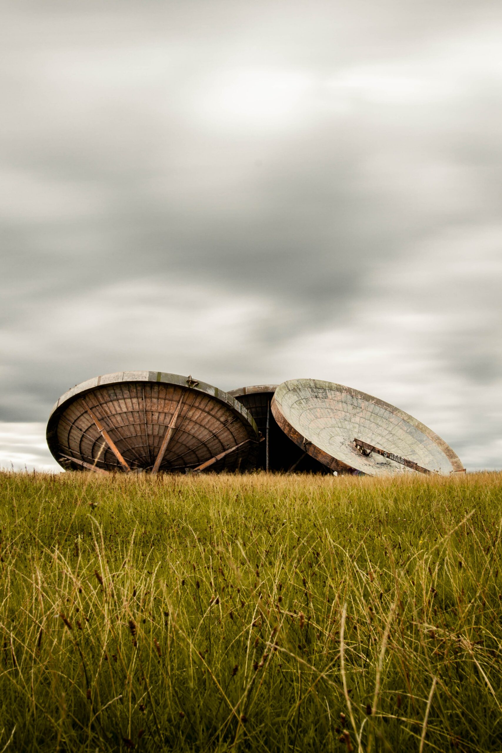 Matthew feeney, Urbex : l'exploration urbaine, Sattelites abandonnés, 