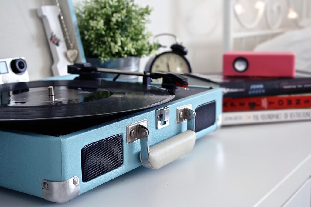 L'objet porteur de souvenirs, platine vinyl bleu