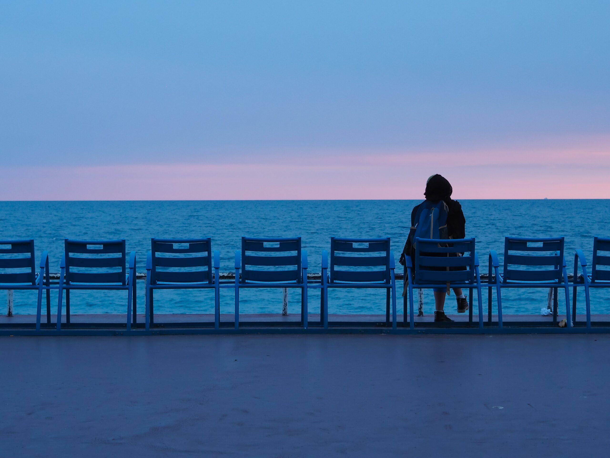 Comment transmettre et partager vos belles histoires familiales ? coucher de soleil à la mer