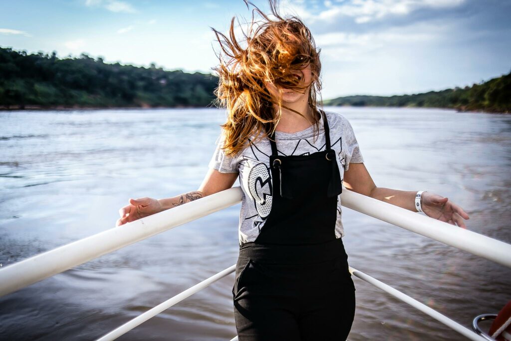 Jeune femme au soleil